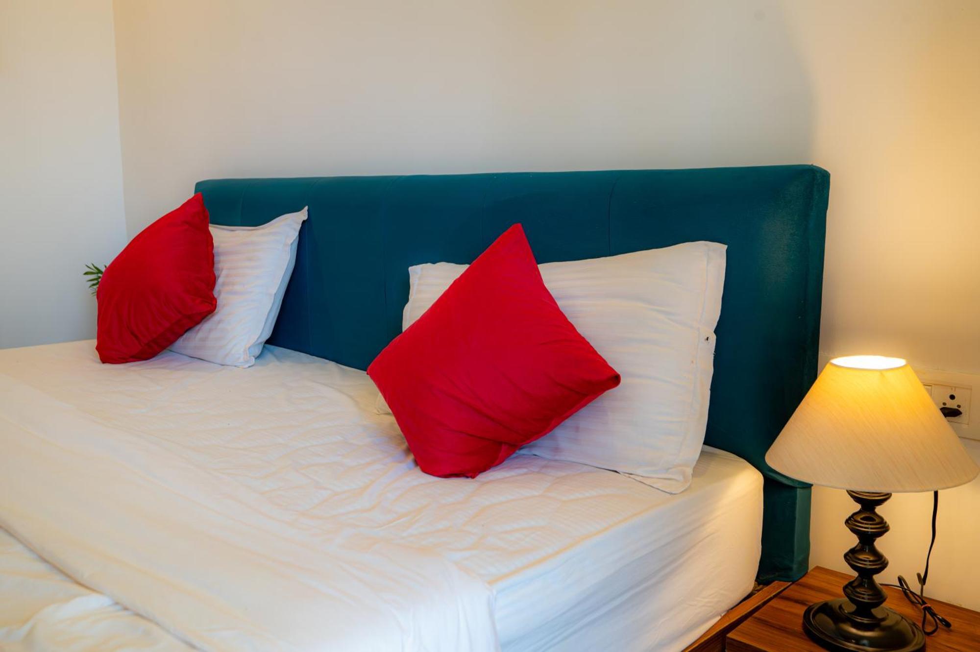Morjim Sea Waves-Beach Front Hotel エクステリア 写真